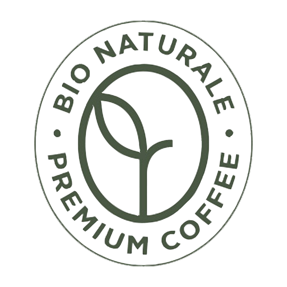 Groen biologisch logo met de tekst ‘BIO NATURALE PREMIUM COFFEE’ in een ronde vorm en een minimalistische plant in het midden, op een transparante achtergrond.